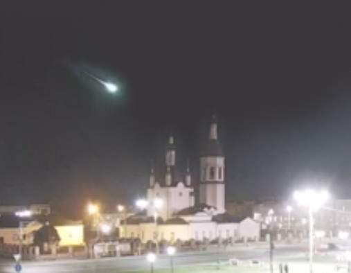 俄罗斯西部上空出现不明发光物体,俄罗斯上空惊现神秘不明发光物体