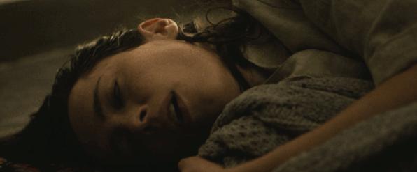 丈夫离奇自杀,竟化作鬼魂留在家中?看一眼镜子,没那么简单……