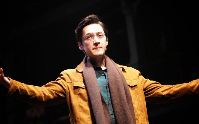 胡歌帅到炸裂,胡歌最新写真再显文艺气息