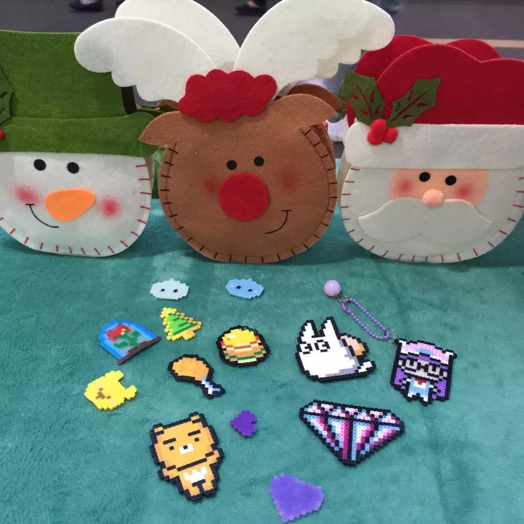 能给圣诞老人换衣服？这个圣诞嘉年华在搞什么名堂？！