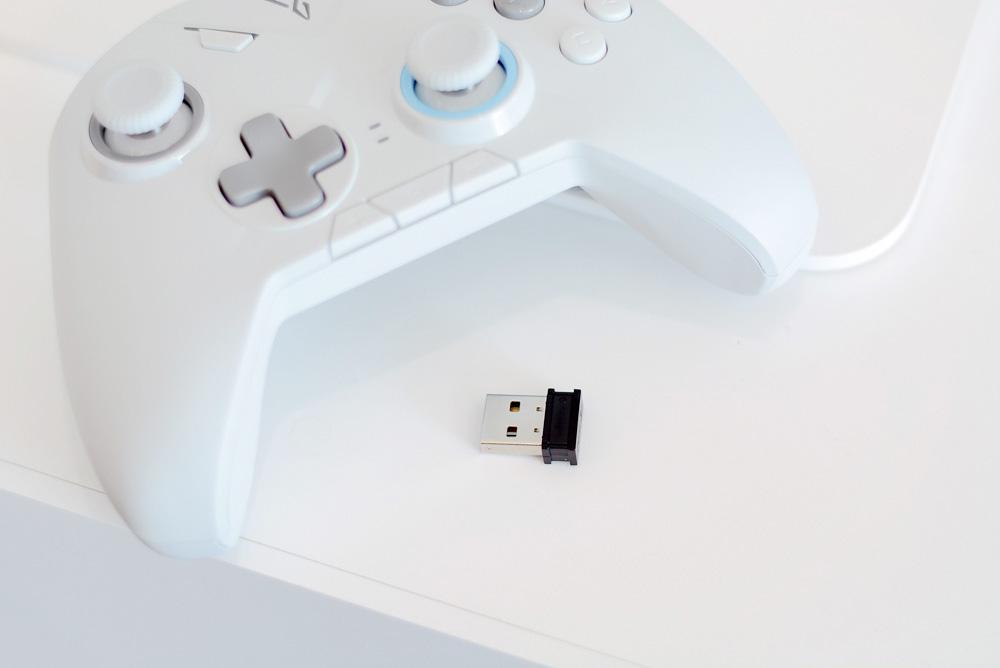 飞智黑武士2和xboxone手柄,飞智黑武士2和雷神g50手柄对比