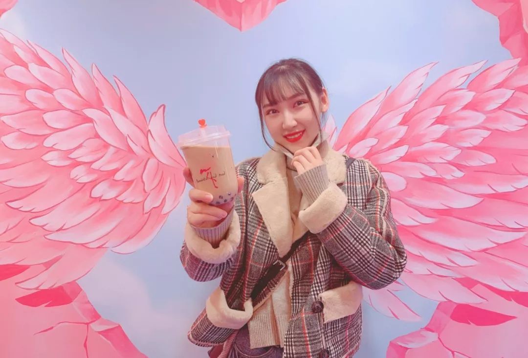 你在寒冷的室外“饥寒交迫”，我在温暖的极地馆“吃喝玩乐”