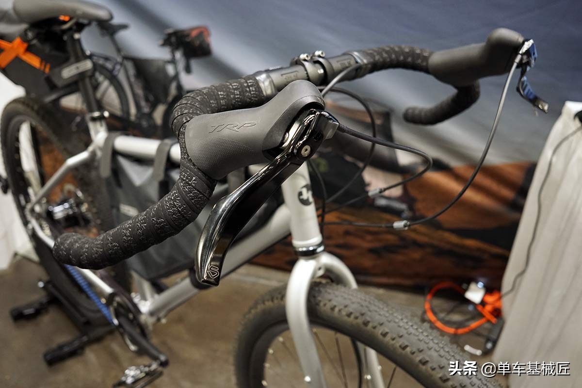 两个变速器的自行车,搭配了变速箱的自行车