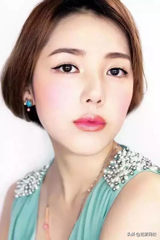 正确的淡妆化妆步骤怎样化淡妆,化简单淡妆化妆的正确步骤