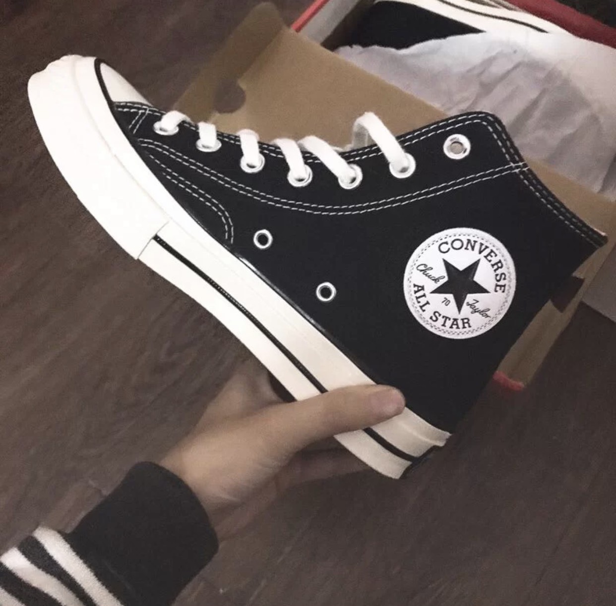 一双帆布鞋6百元,匡威帆布鞋价格差距怎么那么大呢