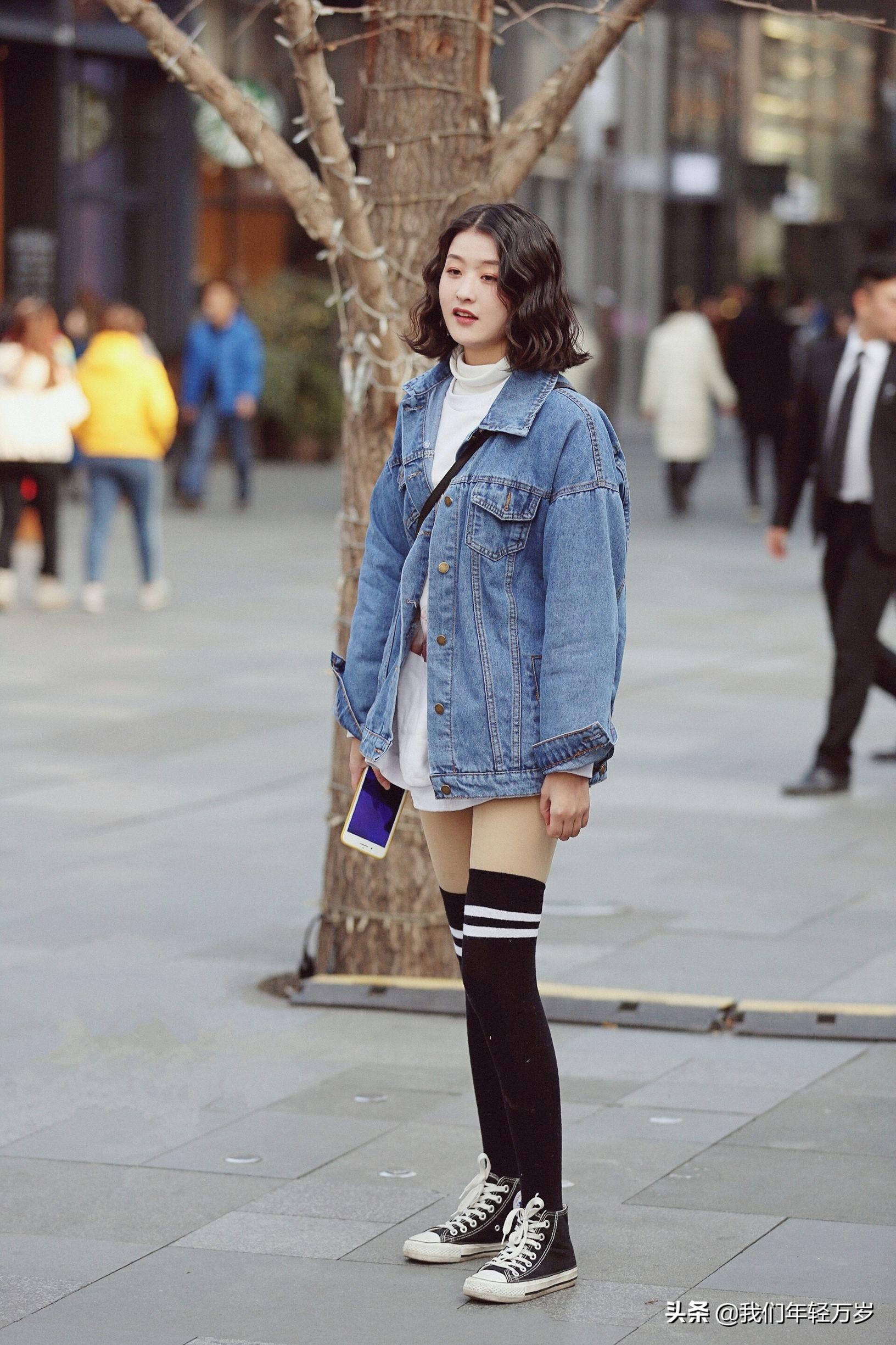 又美又飒又霸气青年女孩牛仔外套,街拍牛仔风格又飒又酷
