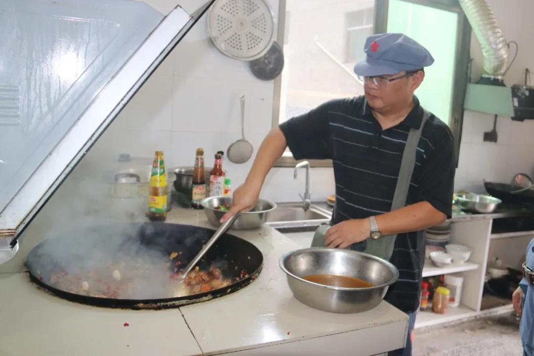 上井冈传承火种守初心，下豫章接续奋斗图新志——学校井冈山拓展培训活动纪实