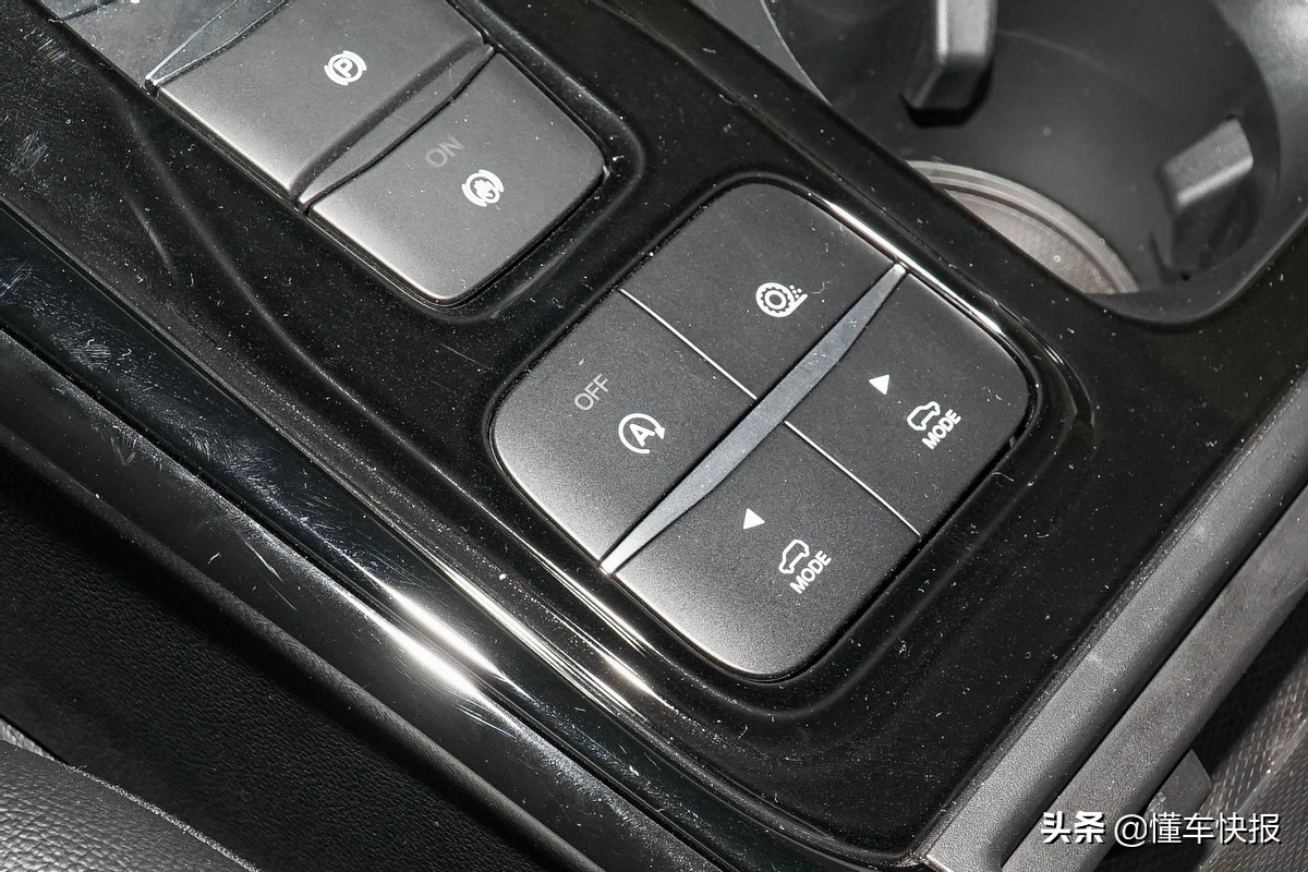 福特探险者钛金和风尚区别,福特探险者钛金版与风尚版