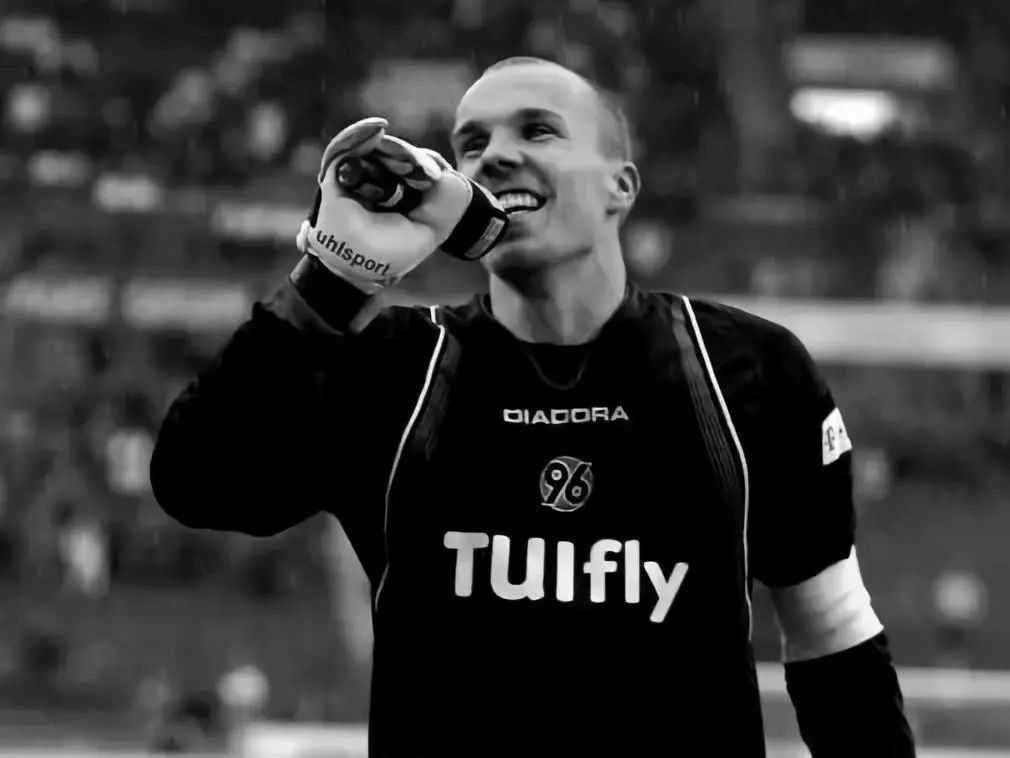 恩克为什么要杀小男孩,门将恩克