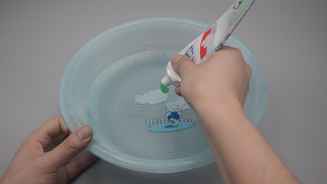 燃气灶出火不均匀怎么清理,燃气灶出火是红色怎么修理