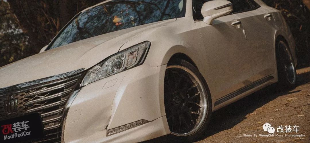 14代丰田皇冠改色,14代丰田皇冠颜值如何