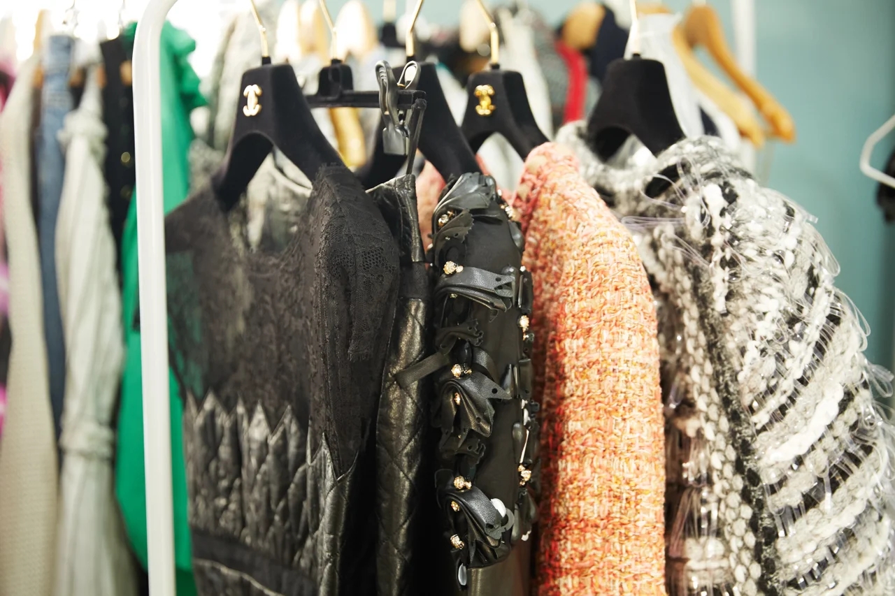 打开韩国潮模IreneKim的衣橱，原来她有这些Chanel的特别款