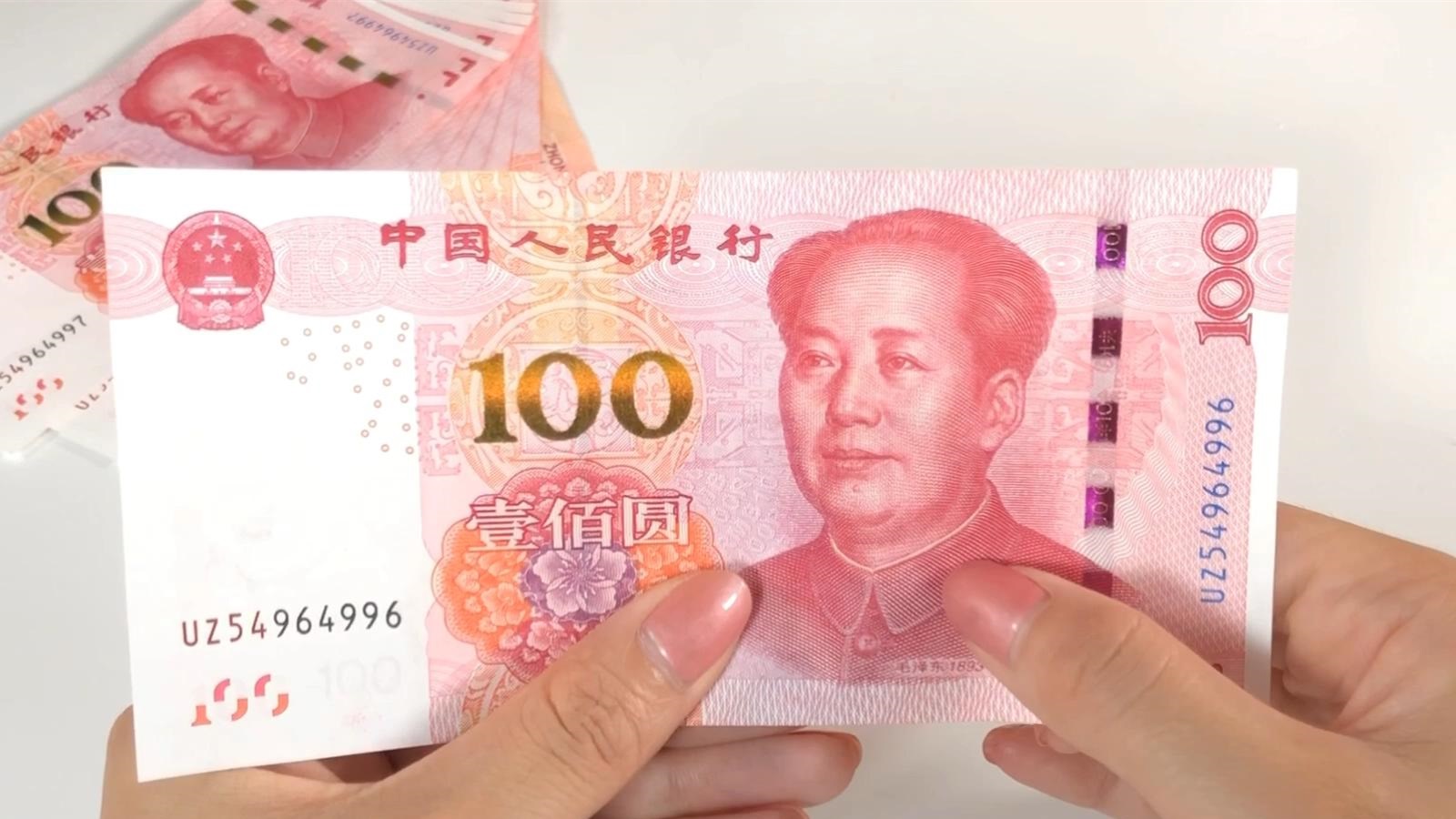 银行柜员遇到假钞正确处理方式,银行员工收到假钞