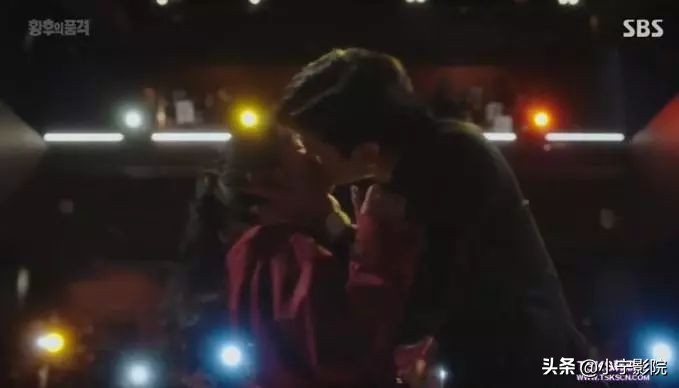 豪门、三角恋、车祸,隔着屏风偷情的狗血剧,这剧上瘾