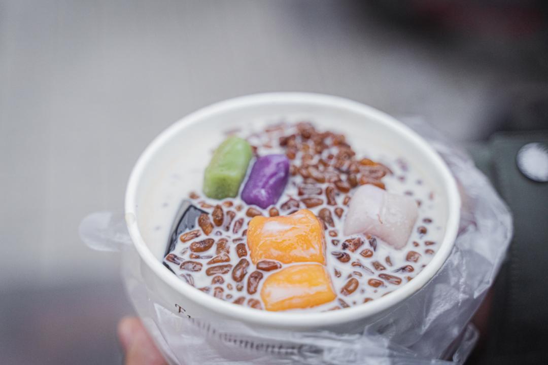 就这家连门都没有的2㎡小店,居然能在上海红17年?