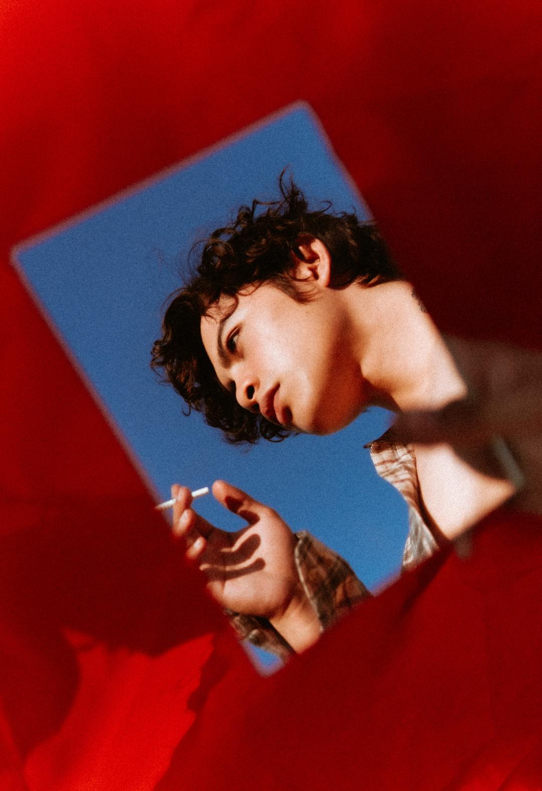 女孩如何摆脱自卑感,如何走出自卑与内向