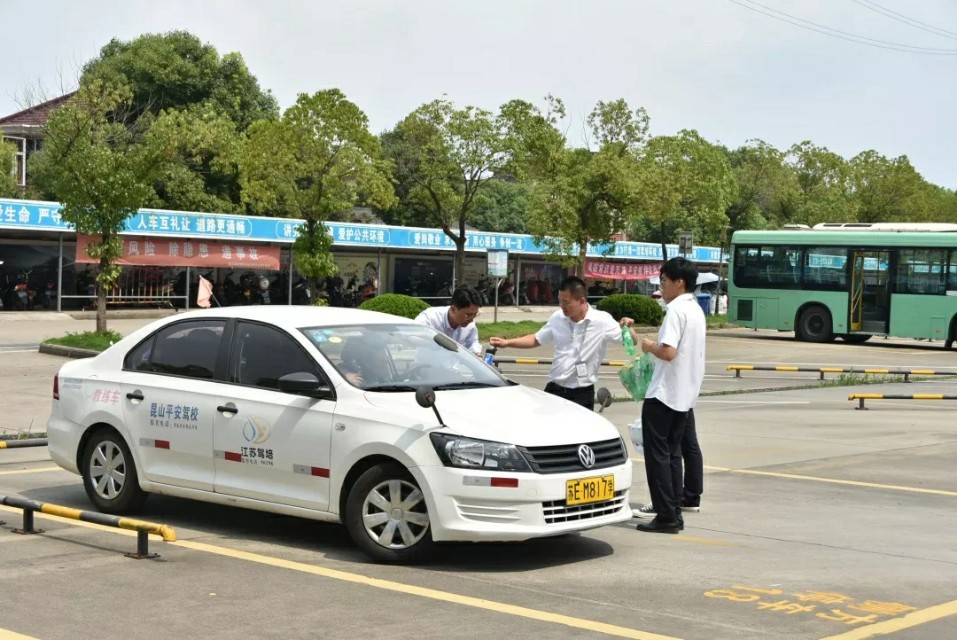 西昌平安驾培,平安驾培唐威
