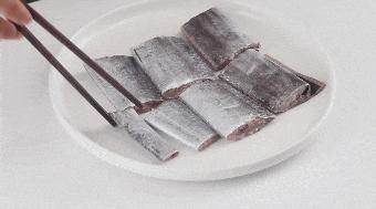 带鱼怎么腌制清蒸好吃窍门,微波炉清蒸带鱼的做法大全