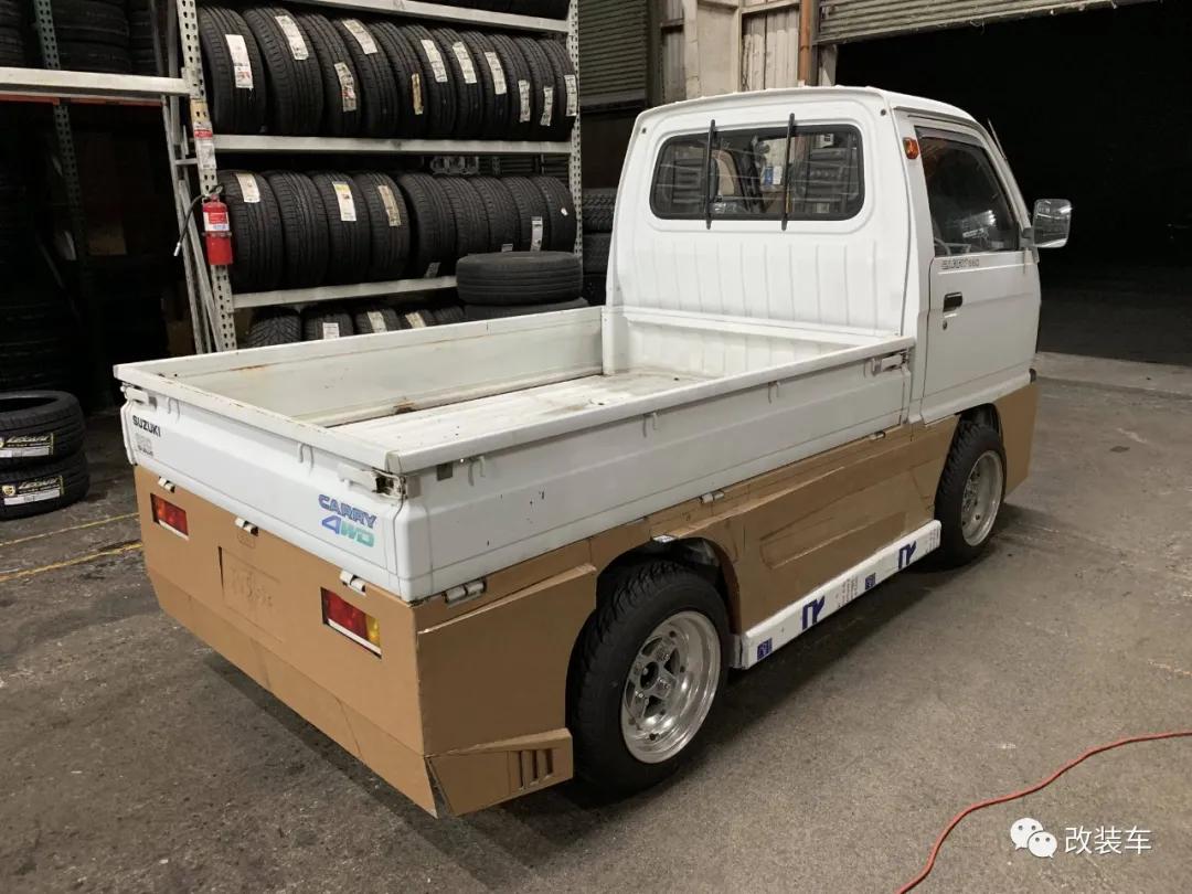 中置四驱五速手动的双门超跑,今晚我在秋名山等你