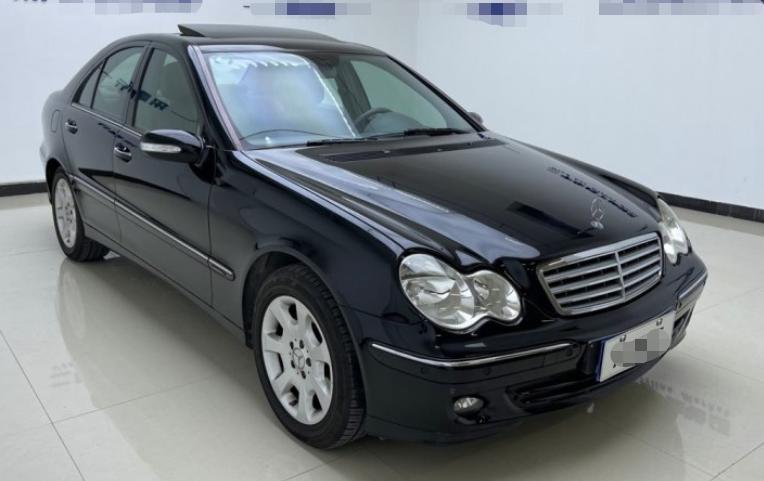 奔驰c2002.0二手价格,奔驰c200二手价格19年首付多少