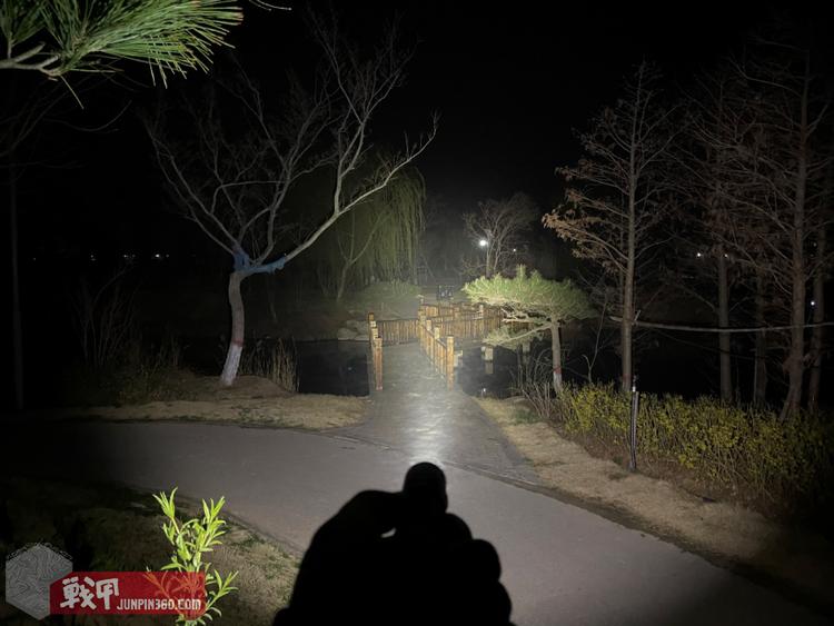 流明开拓者c30手电筒,开拓者c33手电黄光