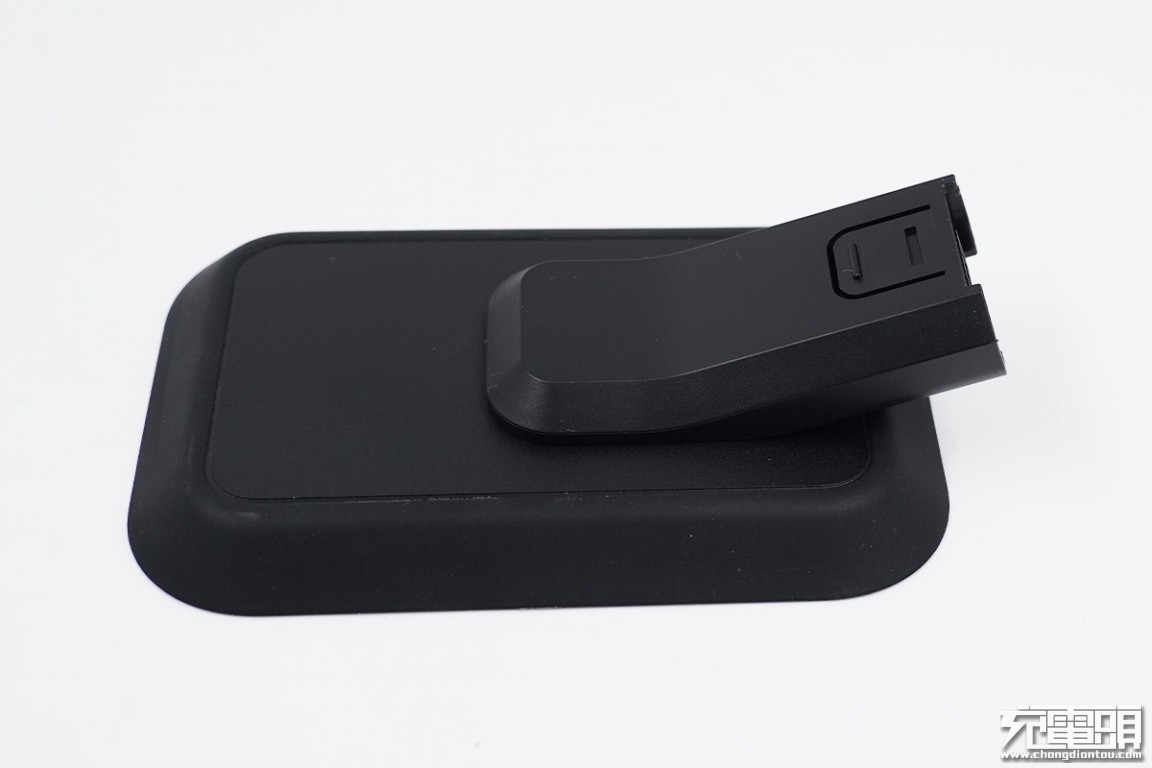 mophie二合一无线充电底座,mophie推出四合一无线充电器