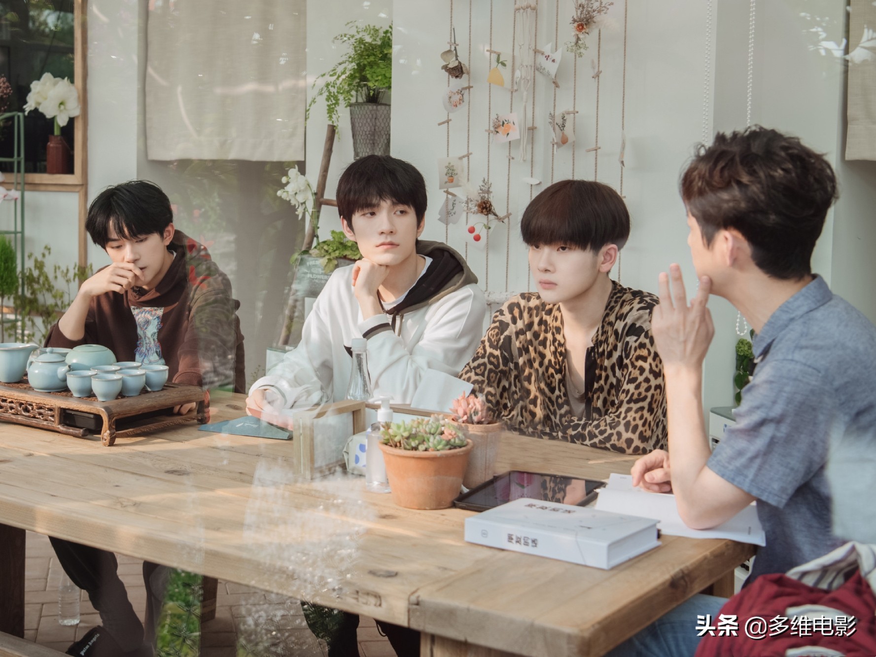 易烊千玺写给谢娜的信,朋友请听好易烊千玺写给谢娜的诗