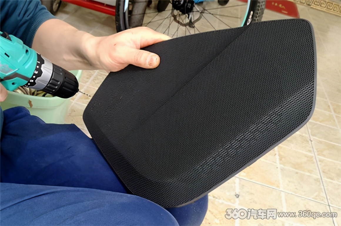 奥迪q7改装案例亮黑套件,新款奥迪q7改装智能大屏