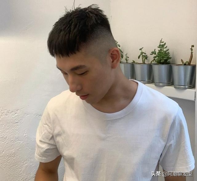 男士发型2020流行发型短发锡纸烫,男士m型短发发型2020流行发型