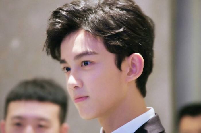 姐弟恋小说推荐男主病态偏执校园,小说推荐姐弟恋男主小狼狗