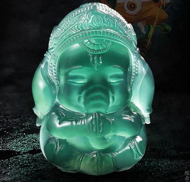蓝水料：冰种翡翠玉石的一种，深邃神秘，灵气十足，价值一间房