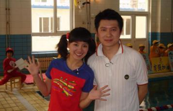 台上同为央视主持人，台下是真夫妻，恩爱幸福堪称天生一对