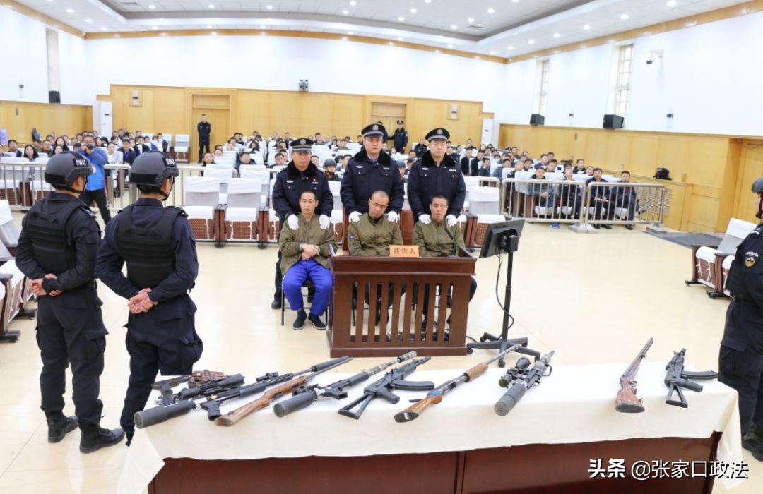 市委常委、政法委书记王亚军深入市中院现场督导冯海军等31人涉黑案件开庭审理工作