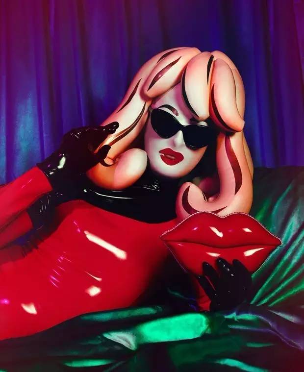 劳模丨这位*气娃充**娃凭借自身努力坐遍了时装周头排！