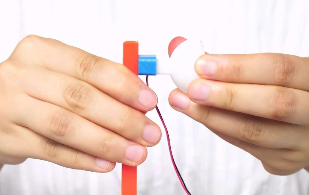 手摇发电机摇多久才产生一度电,手摇式自发发电机原理