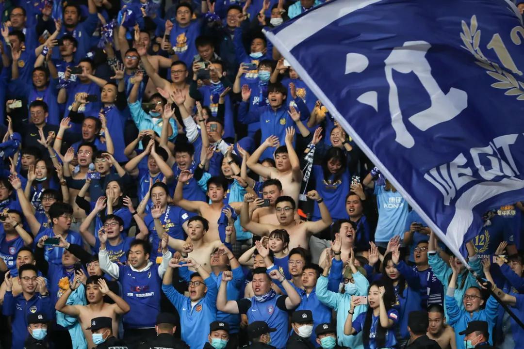 中超联赛突然倒地猝死,中超足球运动员死亡