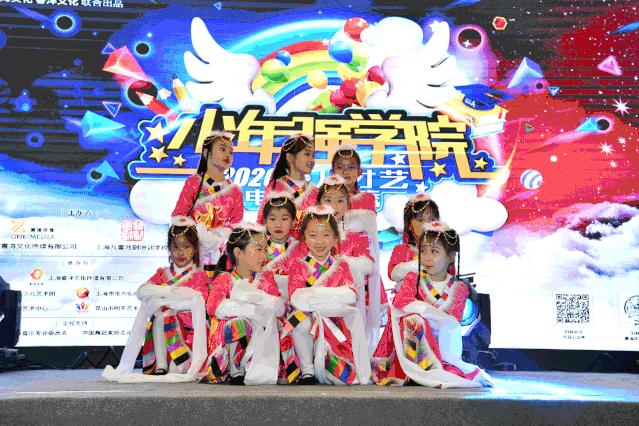 元旦来这家宝藏商场！热辣车模+街舞公演带你解锁年末购物新姿势