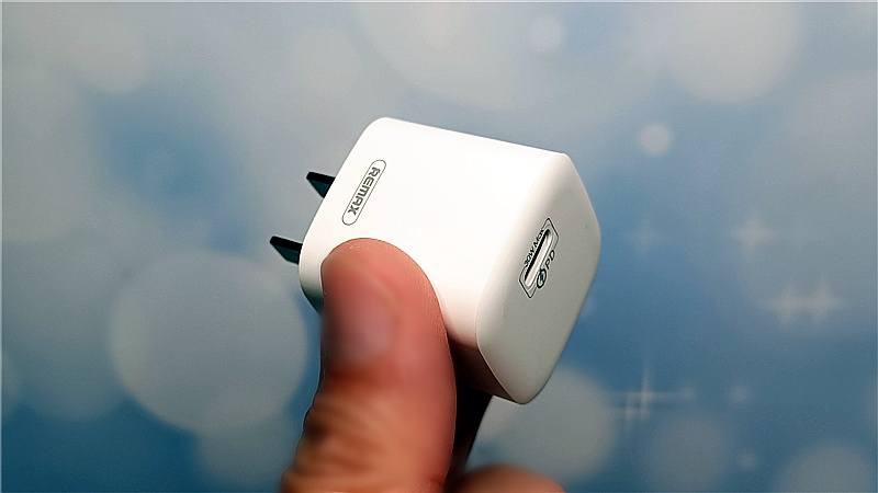 睿量35w双c口氮化镓充电器测评,remax20w氮化镓充电器评测