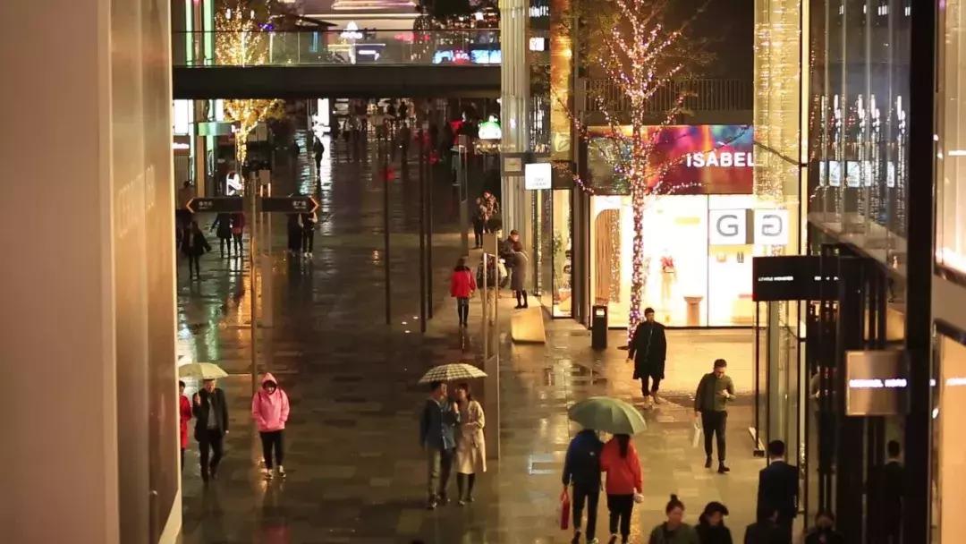 来成都带你去逛春熙路吃小吃,成都吃的特色美食攻略春熙路周围