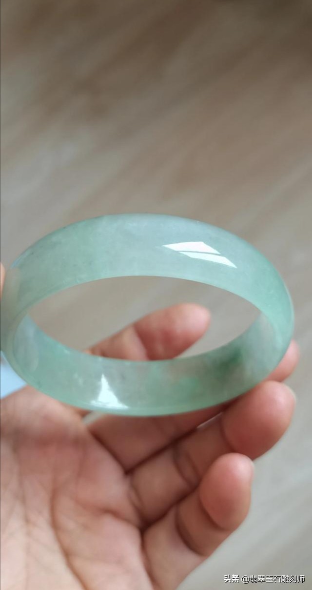 最便宜的翡翠手镯品种,绿货捡漏翡翠手镯
