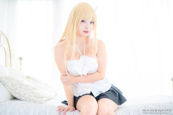 上围塞满整个衣服肉感十足的日本萌系小姐姐