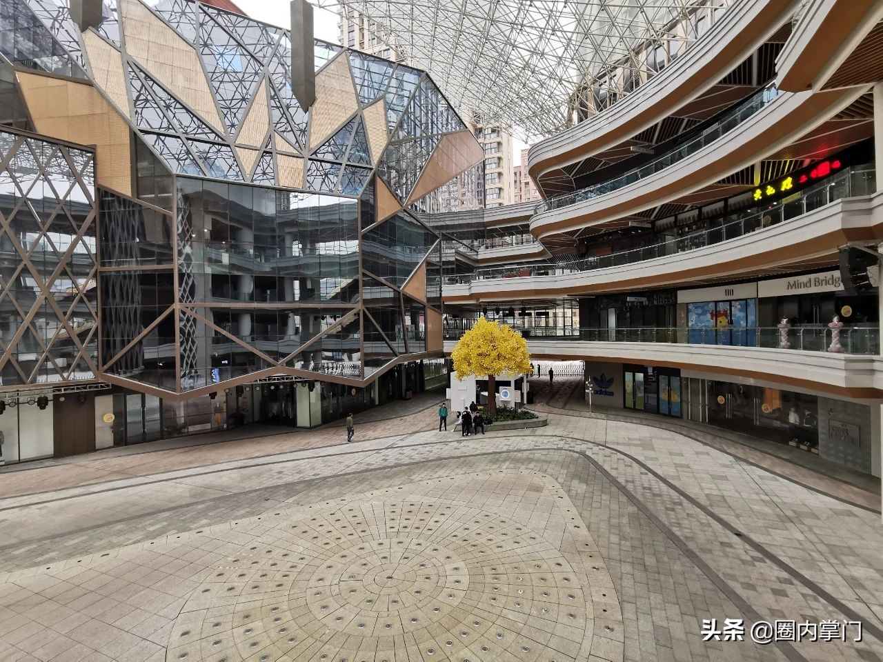 以前发朋友圈像做任务,现在很少发,学会了隐藏自己的喜怒哀乐