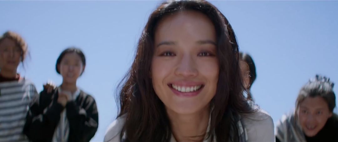 意外真摔光脚退场，粉丝滤镜被她狠怼，舒淇还是那个任性女侠啊