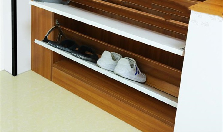 利用空间给客厅做鞋柜,巧用空间做鞋柜