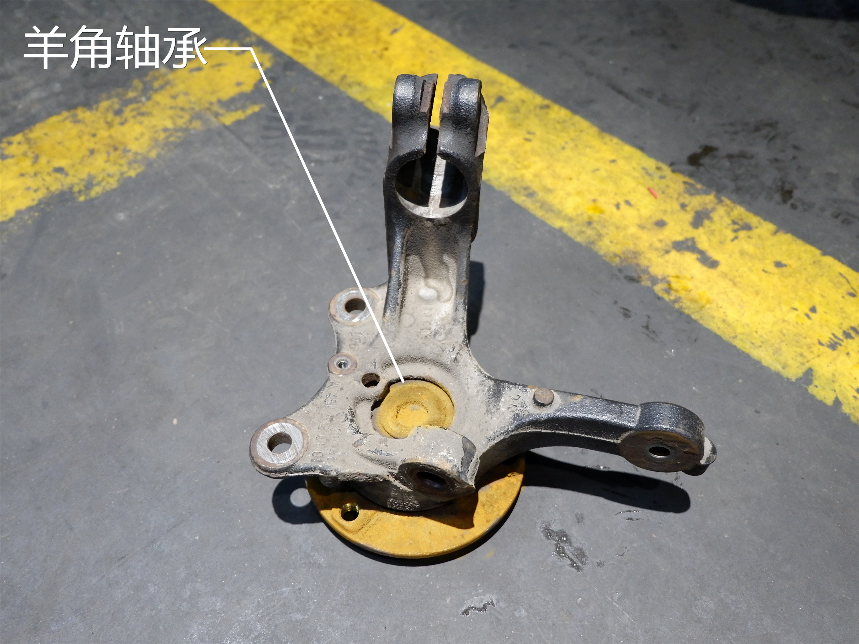 减震器漏油,减震器漏油有必要换吗