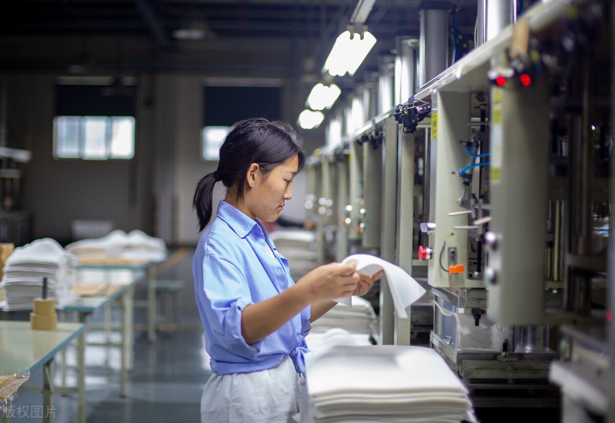 开服装店月入15万,90后开服装店不到两个月收回成本