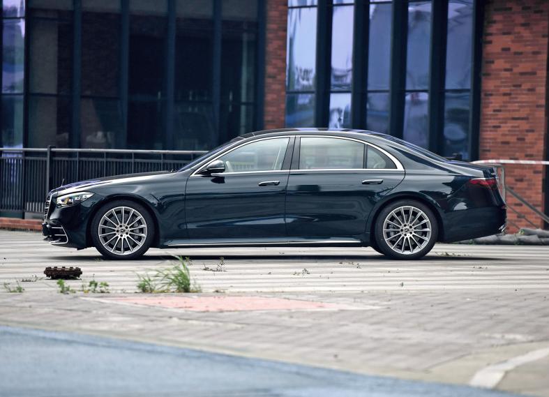 豪华d级标杆,奔驰s级400豪华型2023驾驶感受