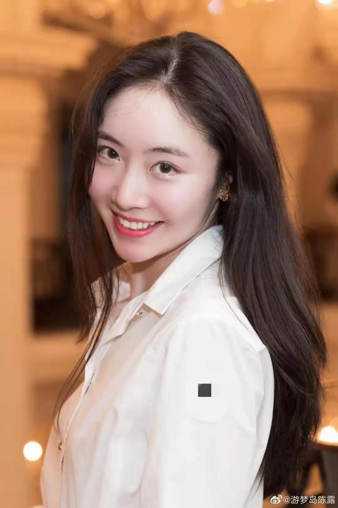 群里自曝随身戴套、需要买药，继吴签之后，霍虚来了