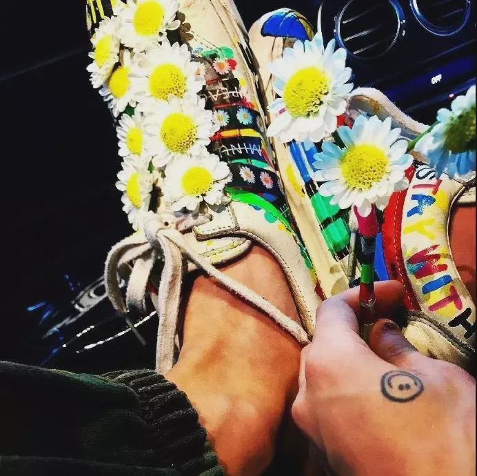 权志龙关于爱情,关于权志龙小雏菊所有资料