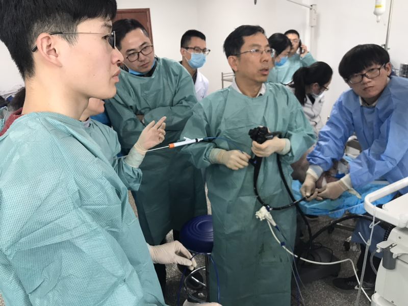 开创了中国外科手术先河,全国首例胃镜下胆囊切除术